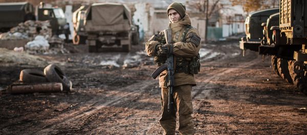 A DPR militiaman on the outskirts of Debaltseve, Donetsk Region A DPR militiaman on the outskirts of Debaltseve, Donetsk Region - Sputnik International