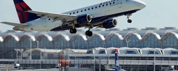 A Delta Air Lines jet takes off from Ronald Reagan Washington National Airport in Arlington, Virginia. - Sputnik International