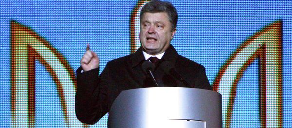 Ukraine's President Petro Poroshenko addresses the commemoration for people from the so-called Heavenly Sotnya (Hundred), who were killed in anti-government protests in 2014, at Independence Square in Kiev - Sputnik International
