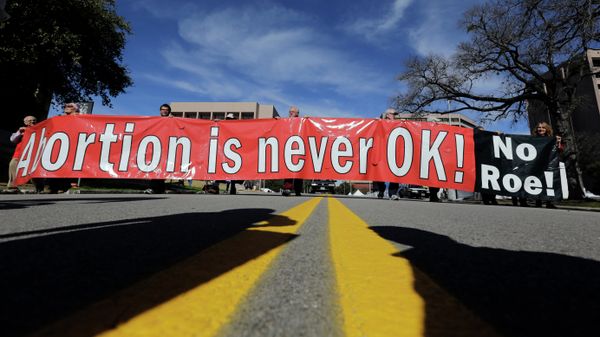 Anti-abortion advocates march to the Texas Capitol during a Texas Rally for Life in Austin. - Sputnik International