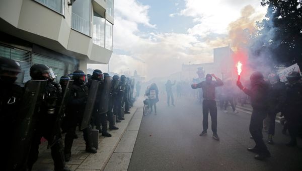 Hooded protesters face off with French riot police during a demonstration to mark the one-year anniversary of a protest march in 2014 which ended in clashes with riot police, in Nantes February 21, 2015. - Sputnik International
