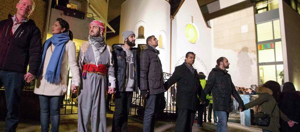 Muslims join hands Muslims join hands - Sputnik International