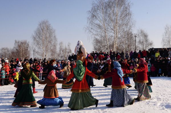Welcoming Spring in Russian Way: Traditions of Slavic Pancakes Festival - Sputnik International