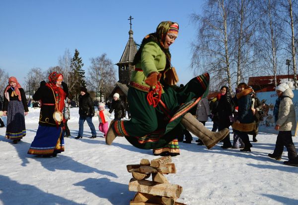 Welcoming Spring in Russian Way: Traditions of Slavic Pancakes Festival - Sputnik International