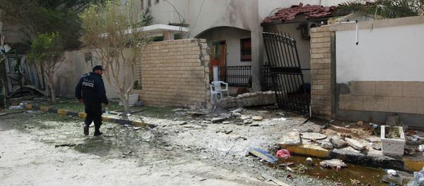 A security personnel stands near the site of a bomb blast at the gate of the Iranian ambassador's residence in Tripoli, February 22, 2015 - Sputnik International