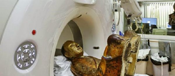 Scientists from Netherlands scanned a statue of Buddha dating back to the 11th or 12th century and revealed there is a mummified man concealed inside - Sputnik International