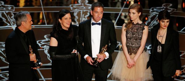 Laura Poitras (2nd L) speaks after accepting the Oscar along with colleagues for Best Documentary Feature for Citizenfour at the 87th Academy Awards in Hollywood, California February 22, 2015. - Sputnik International
