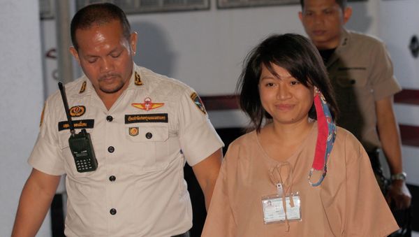 Pornthip Munkong, right, is escorted by a Thai corrections officer upon arrival at the Criminal Court in Bangkok, Thailand, Monday, Feb. 23, 2015 Pornthip Munkong, right, is escorted by a Thai corrections officer upon arrival at the Criminal Court in Bangkok, Thailand, Monday, Feb. 23, 2015 - Sputnik International