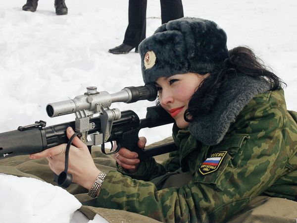 Lipstick and Kalshnikovs: Women in the Russian Armed Services - Sputnik International