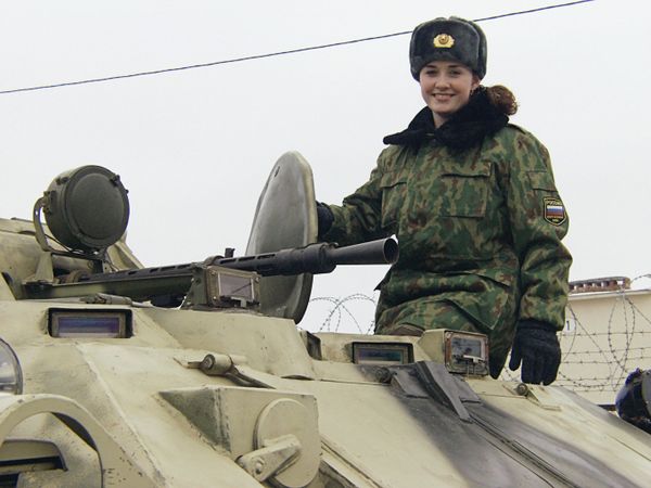 Lipstick and Kalshnikovs: Women in the Russian Armed Services - Sputnik International