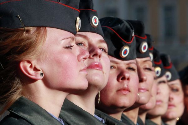 Lipstick and Kalshnikovs: Women in the Russian Armed Services - Sputnik International