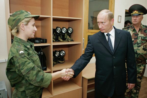 Lipstick and Kalshnikovs: Women in the Russian Armed Services - Sputnik International