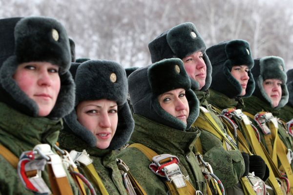 Lipstick and Kalshnikovs: Women in the Russian Armed Services - Sputnik International