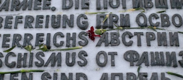 Snow covers text and flowers on the Soviet War Memorial (Heldendenkmal der Roten Armee) in Vienna Snow covers text and flowers on the Soviet War Memorial (Heldendenkmal der Roten Armee) in Vienna - Sputnik International
