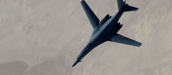 B-1B Lancer disengages from a KC-135 Stratotanker after refueling after airstrikes on Islamic State jihadists in Syria B-1B Lancer disengages from a KC-135 Stratotanker after refueling after airstrikes on Islamic State jihadists in Syria - Sputnik International
