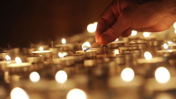 Lighting candles - Sputnik International
