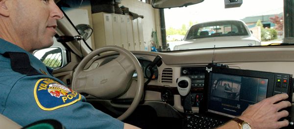 Law enforcement agencies in 20 states have purchased cell phone location tracking devices known as “StingRays.” - Sputnik International