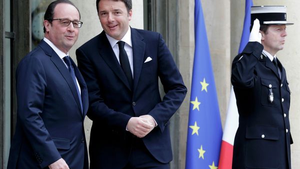 French President Francois Hollande (L) welcomes Italy's Prime Minister Mateo Renzi at the Elysee Palace before a meeting in Paris, February 24, 2015. French President Francois Hollande (L) welcomes Italy's Prime Minister Mateo Renzi at the Elysee Palace before a meeting in Paris, February 24, 2015. - Sputnik International
