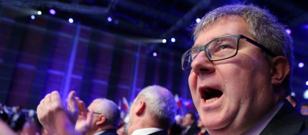 Polish Law and Justice Party MEP Ryszard Czarnecki has proposed a four-point plan aimed to push Russia away from our borders. - Sputnik International