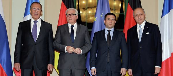 German Foreign Minister Frank-Walter Steinmeier, second left, welcomes his counterparts from France, Laurent Fabius, right, Russia, Sergey Lavrov, left, and Ukraine, Pavlo Klimkin, second right, for a meeting in Berlin - Sputnik International