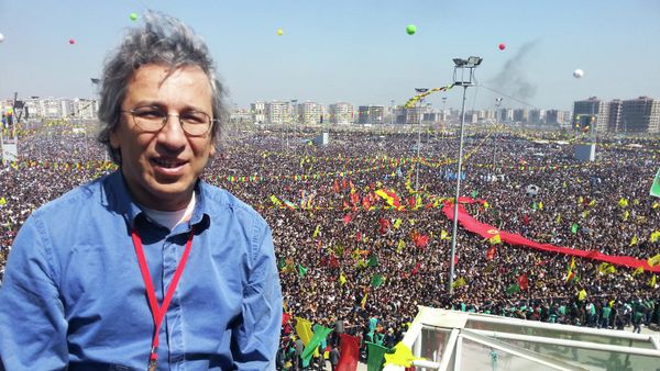 Turkish journalist Can Dundar during a Newroz celebration in Diyarbakir - Sputnik International