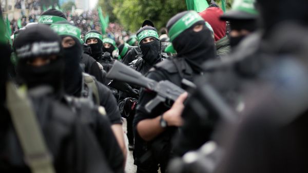 Hamas masked gunmen display their military skills Hamas masked gunmen display their military skills - Sputnik International