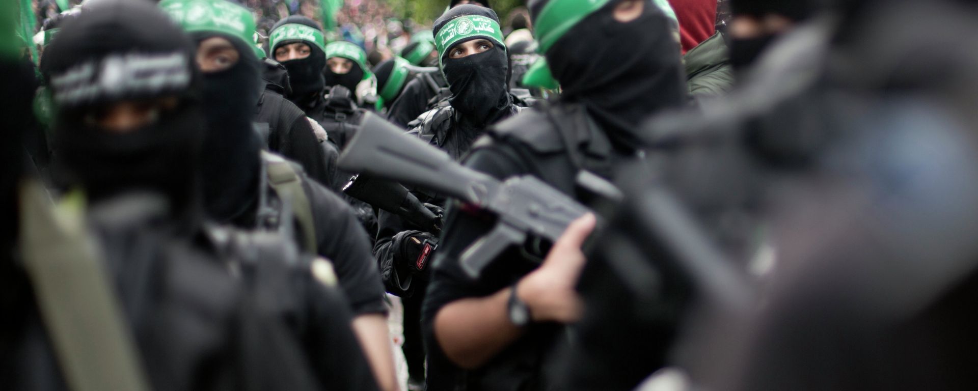 Palestinian Hamas masked gunmen display their military skills during a rally to commemorate the 27th anniversary of the Hamas militant group, in Gaza City, Sunday, Dec. 14, 2014 Palestinian Hamas masked gunmen display their military skills during a rally to commemorate the 27th anniversary of the Hamas militant group, in Gaza City, Sunday, Dec. 14, 2014 - Sputnik International, 1920, 10.10.2023