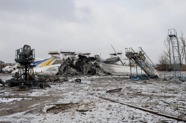 Aircraft destroyed by shelling in the airport of Donetsk - Sputnik International