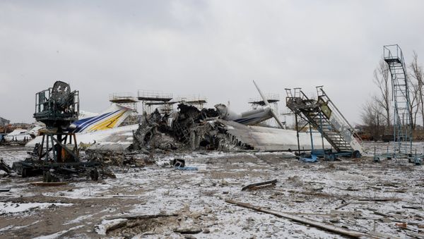 Aircraft destroyed by shelling in the airport of Donetsk Aircraft destroyed by shelling in the airport of Donetsk - Sputnik International