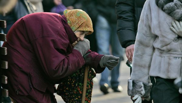 A pensioner begs for money as pedestrians pass by in central Kiev, Ukraine A pensioner begs for money as pedestrians pass by in central Kiev, Ukraine - Sputnik International