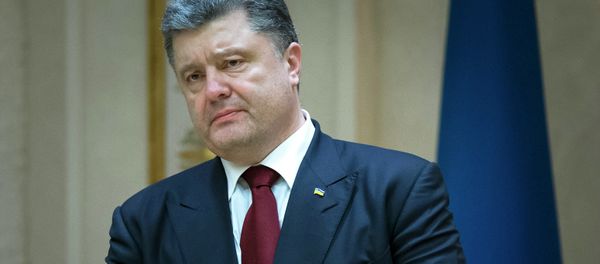Ukrainian President Petro Poroshenko gestures as he speaks to the media after the peace talks in Minsk, Belarus Ukrainian President Petro Poroshenko gestures as he speaks to the media after the peace talks in Minsk, Belarus - Sputnik International