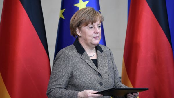 German Chancellor Angela Merkel holds the annual report of an indepenent commission of experts for research and innovation she was handed over German Chancellor Angela Merkel holds the annual report of an indepenent commission of experts for research and innovation she was handed over - Sputnik International