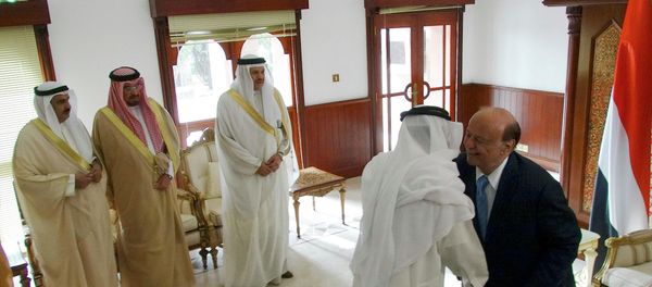 Yemen's President Abd-Rabbu Mansour Hadi (R) shakes hands with a Gulf Cooperation Council (GCC) delegate as the GCC Secretary-General Abdulatif al-Zayani (3rd L) looks ahead of talks at the Republian Palace in the southern Yemeni port city of Aden February 25, 2015 - Sputnik International