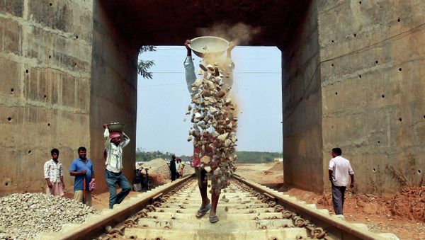 Labourers work at the installation site of a new railway track on the outskirts of Agartala, capital of India's northeastern state of Tripura February 25, 2015 - Sputnik International