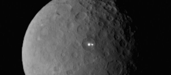 Two bright lights on the surface of dwarf planet Ceres - Sputnik International