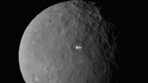 Two bright lights on the surface of dwarf planet Ceres - Sputnik International