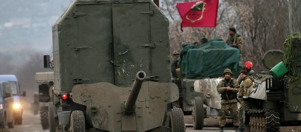 A convoy of Ukrainian armed forces including armoured personnel carriers, military vehicles and cannons prepare to move as they pull back from the Debaltseve region, in Paraskoviyvka, eastern Ukraine - Sputnik International