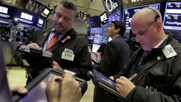 Traders work on the floor of the New York Stock Exchange - Sputnik International