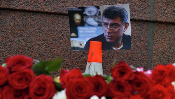 A photo and flowers are placed at the site where Boris Nemtsov was shot dead, near the Kremlin in central Moscow, February 28, 2015. - Sputnik International
