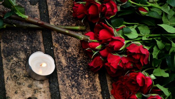 Flowers on murder scene of politician Boris Nemtsov - Sputnik International