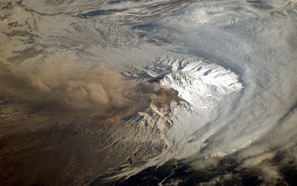 Shiveluch, one of Kamchatka’s most active volcanoes Shiveluch, one of Kamchatka’s most active volcanoes - Sputnik International