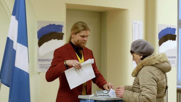 A woman casts her vote during a parliamentary election in Parnu - Sputnik International
