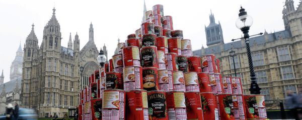 A pyramid of 468 cans of soup, which represents a seven-fold increase in the number of British people who make use of Food Banks since the current British coalition government came to power in 2010. - Sputnik International