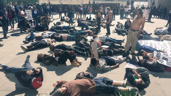 Many demonstrated staged a ‘die-in’ in front of the building to show solidarity for “Africa.” - Sputnik International