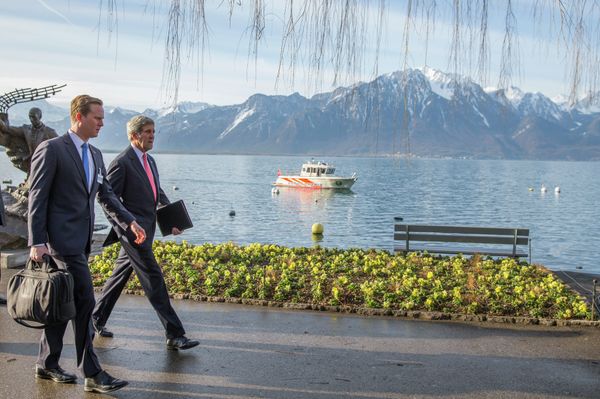US Secretary of State John Kerry, right, walks to a meeting with Iranian Foreign Minister Mohammad Javad Zarif for a new round of nuclear negotiations Tuesday in Montreux, Switzerland. - Sputnik International