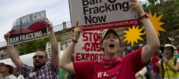 Demonstrators protest during a rally against fracking in Washington in July 2014. Demonstrators protest during a rally against fracking in Washington in July 2014. - Sputnik International