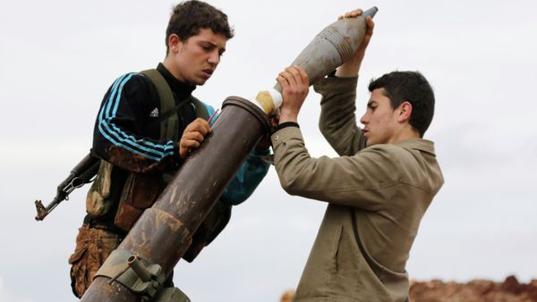 Members of al Qaeda's Nusra Front prepare to fire a mortar towards forces loyal to Syria's President Bashar al-Assad in al-Mallah farms, north of Aleppo, February 18, 2015 Members of al Qaeda's Nusra Front prepare to fire a mortar towards forces loyal to Syria's President Bashar al-Assad in al-Mallah farms, north of Aleppo, February 18, 2015 - Sputnik International