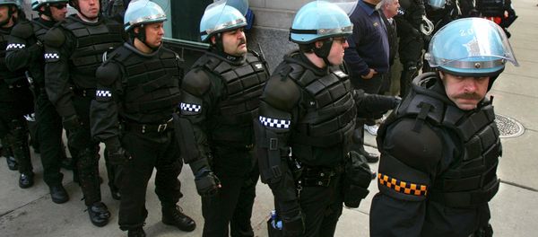 Chicago police, most dressed in riot gear, stage at the corner of Oak Street and Michigan Avenue in downtown Chicago. File photo Chicago police, most dressed in riot gear, stage at the corner of Oak Street and Michigan Avenue in downtown Chicago. File photo - Sputnik International