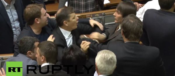The Speaker of Ukraine's parliament proposed installing an actual boxing ring inside the parliament building following yesterday's bout. - Sputnik International