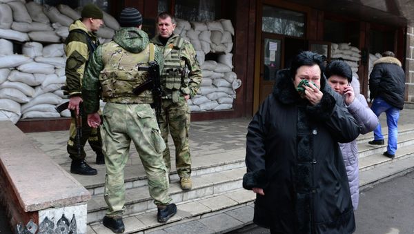 Relatives of miners leave the main entrance of the Zasyadko mine in Donetsk after the mine was rocked by an explosion on March 4, 2015 - Sputnik International